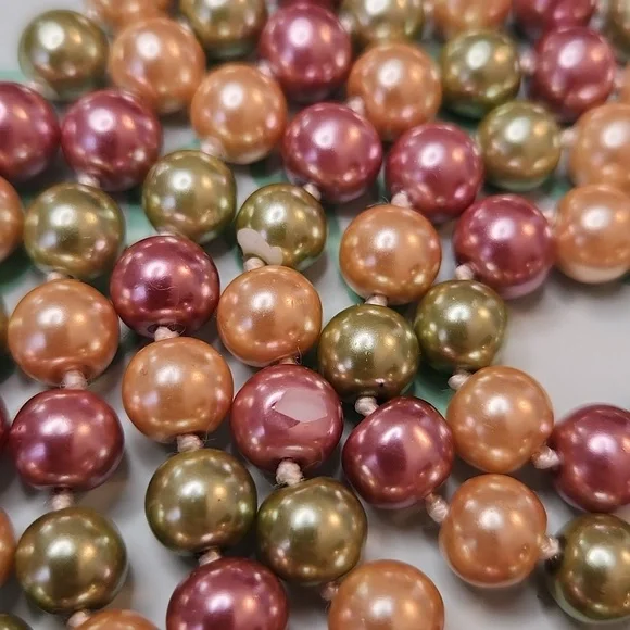 Single Strand Glass Faux Pearl Necklace - Picture 2 of 4